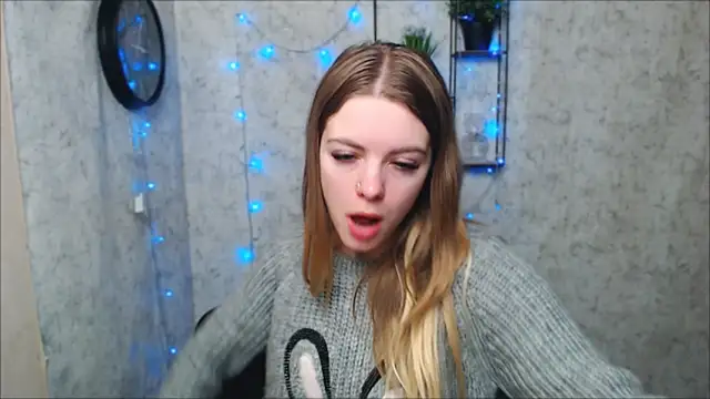 Snapshot of AliceFlirtt_ chatting on 12-27-24, 10:34 AliceFlirtt online show from 12-27-24, 10:34