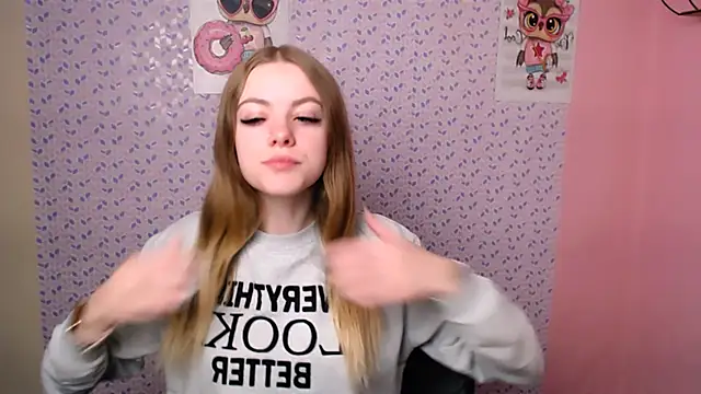 Snapshot of AliceFlirtt_ chatting on 01-08-25, 08:06 AliceFlirtt online show from 01-08-25, 08:06