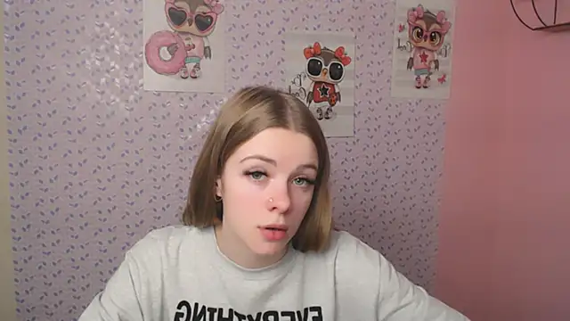 Snapshot of AliceFlirtt_ chatting on 01-14-25, 12:14 AliceFlirtt online show from 01-14-25, 12:14