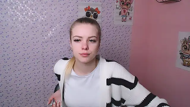 Snapshot of AliceFlirtt_ chatting on 01-21-25, 12:50 AliceFlirtt online show from 01-21-25, 12:50