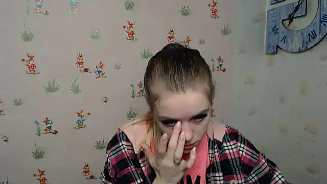 Snapshot of AliceFlirtt_ chatting on 02-05-25, 08:11 AliceFlirtt online show from 02-05-25, 08:11