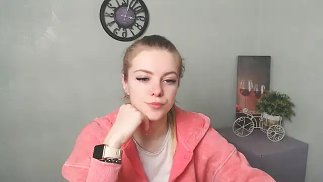 Snapshot of AliceFlirtt_ chatting on 02-12-25, 01:37 AliceFlirtt online show from 02-12-25, 01:37