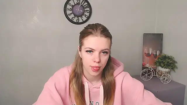 Snapshot of AliceFlirtt_ chatting on 02-14-25, 07:49 AliceFlirtt online show from 02-14-25, 07:49