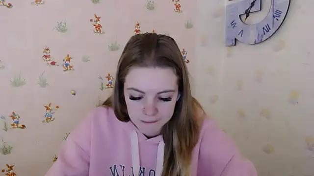 Snapshot of AliceFlirtt_ chatting on 02-14-25, 11:31 AliceFlirtt online show from 02-14-25, 11:31