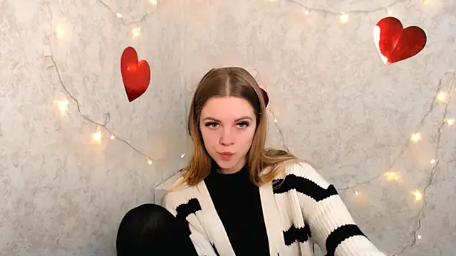 Snapshot of AliceFlirtt_ chatting on 02-21-25, 11:33 AliceFlirtt online show from 02-21-25, 11:33