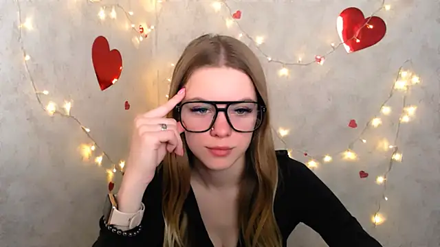 Snapshot of AliceFlirtt_ chatting on 02-27-25, 09:43 AliceFlirtt online show from 02-27-25, 09:43