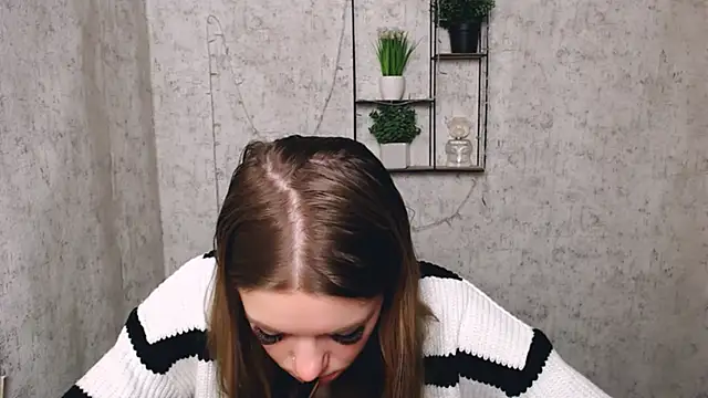 Snapshot of AliceFlirtt_ chatting on 03-05-25, 08:21 AliceFlirtt online show from 03-05-25, 08:21