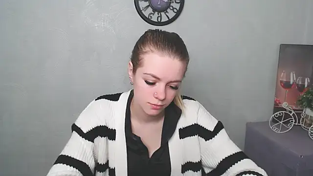 Snapshot of AliceFlirtt_ chatting on 03-05-25, 02:45 AliceFlirtt online show from 03-05-25, 02:45