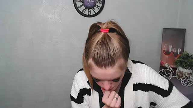 Snapshot of AliceFlirtt_ chatting on 03-06-25, 03:02 AliceFlirtt online show from 03-06-25, 03:02