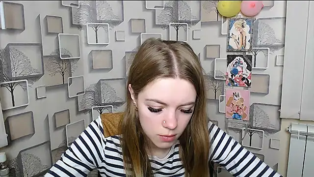 Snapshot of AliceFlirtt_ chatting on 03-13-25, 08:37 AliceFlirtt online show from 03-13-25, 08:37