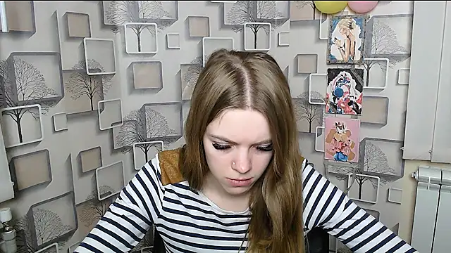 Snapshot of AliceFlirtt_ chatting on 03-13-25, 11:41 AliceFlirtt online show from 03-13-25, 11:41