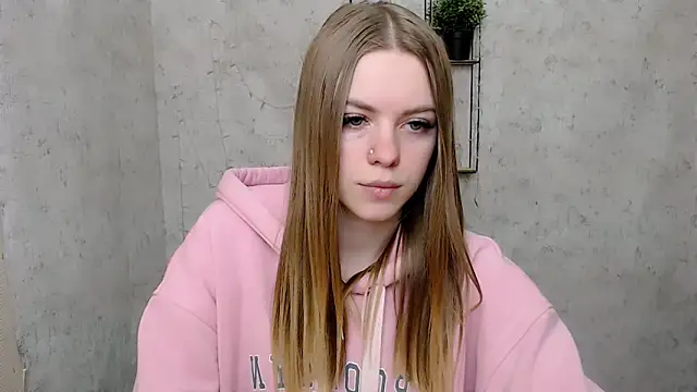 Snapshot of AliceFlirtt_ chatting on 03-17-25, 01:08 AliceFlirtt online show from 03-17-25, 01:08