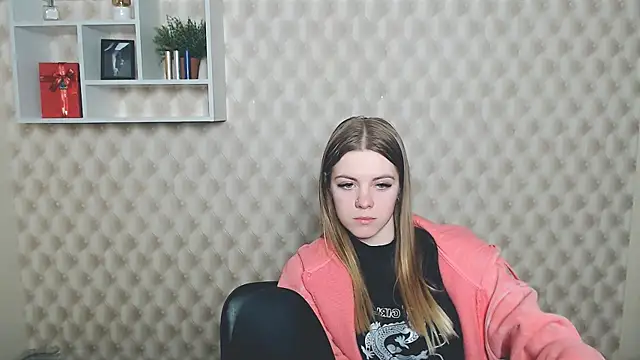 Snapshot of AliceFlirtt_ chatting on 03-20-25, 02:42 AliceFlirtt online show from 03-20-25, 02:42