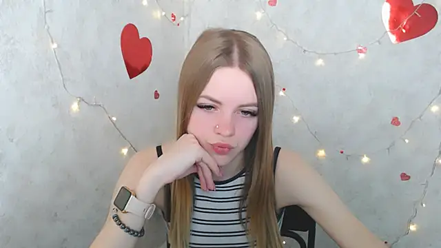 Snapshot of AliceFlirtt_ chatting on 03-21-25, 06:18 AliceFlirtt online show from 03-21-25, 06:18