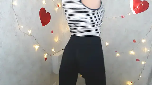 Snapshot of AliceFlirtt_ chatting on 03-22-25, 09:34 AliceFlirtt online show from 03-22-25, 09:34