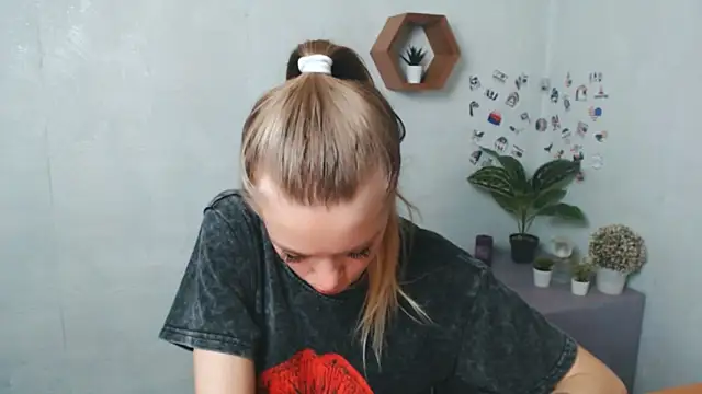 Snapshot of AliceFlirtt_ chatting on 09-09-25, 09:53 AliceFlirtt online show from 09-09-25, 09:53