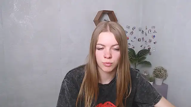 Snapshot of AliceFlirtt_ chatting on 09-10-25, 09:20 AliceFlirtt online show from 09-10-25, 09:20