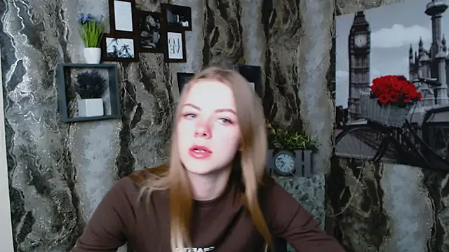 Snapshot of AliceFlirtt_ chatting on 09-22-25, 10:06 AliceFlirtt online show from 09-22-25, 10:06