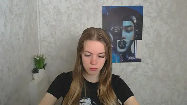 Snapshot of AliceFlirtt_ chatting on 09-23-25, 08:17 AliceFlirtt online show from 09-23-25, 08:17