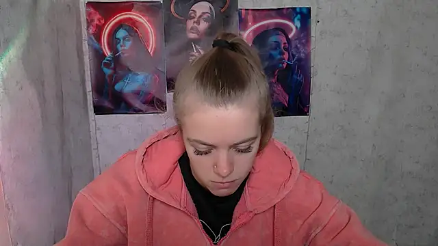 Snapshot of AliceFlirtt_ chatting on 09-24-25, 08:17 AliceFlirtt online show from 09-24-25, 08:17