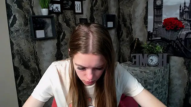 Snapshot of AliceFlirtt_ chatting on 10-15-25, 07:52 AliceFlirtt online show from 10-15-25, 07:52