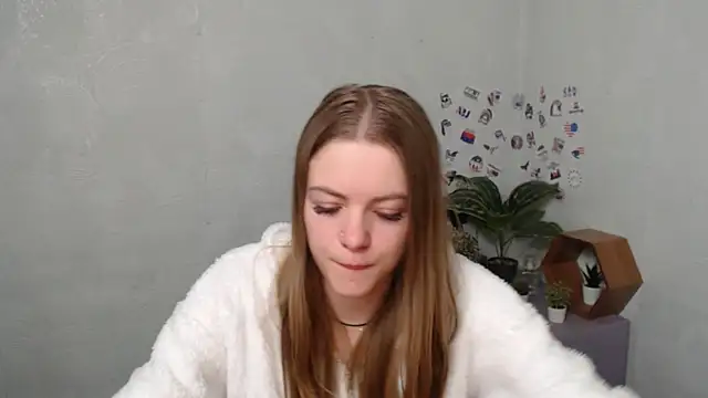 Snapshot of AliceFlirtt_ chatting on 11-04-25, 09:30 AliceFlirtt online show from 11-04-25, 09:30