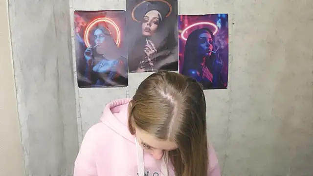 Snapshot of AliceFlirtt_ chatting on 11-11-25, 09:09 AliceFlirtt online show from 11-11-25, 09:09