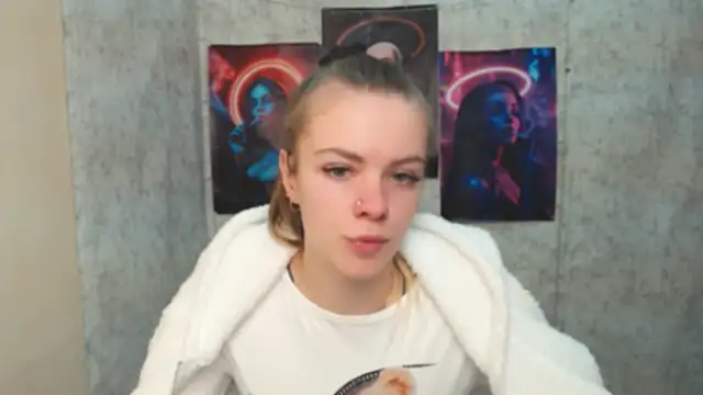 Snapshot of AliceFlirtt_ chatting on 11-12-25, 11:43 AliceFlirtt online show from 11-12-25, 11:43