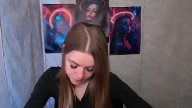 Snapshot of AliceFlirtt_ chatting on 12-04-25, 11:19 AliceFlirtt online show from 12-04-25, 11:19