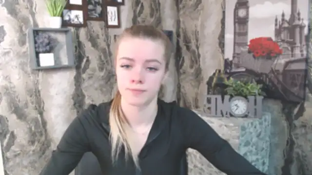 Snapshot of AliceFlirtt_ chatting on 12-05-25, 09:51 AliceFlirtt online show from 12-05-25, 09:51