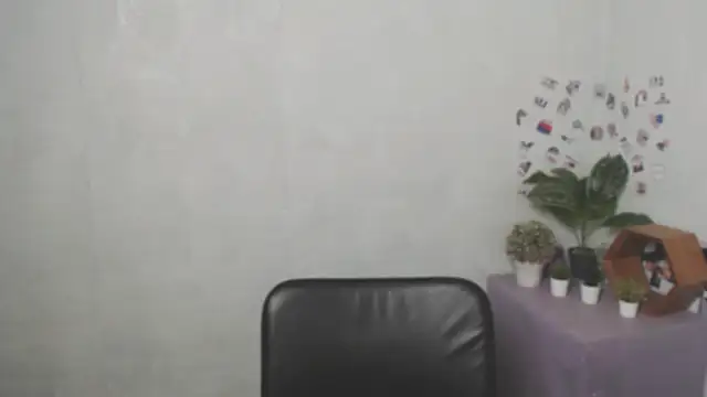 Snapshot of AliceFlirtt_ chatting on 12-15-25, 12:53 AliceFlirtt online show from 12-15-25, 12:53