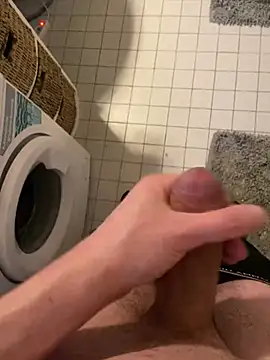 Snapshot of Ricoleckt chatting on 12-17-24, 02:44 Ricoleckt online show from 12-17-24, 02:44