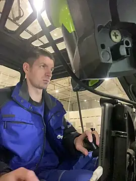 Snapshot of Ricoleckt chatting on 02-18-25, 10:05 Ricoleckt online show from 02-18-25, 10:05