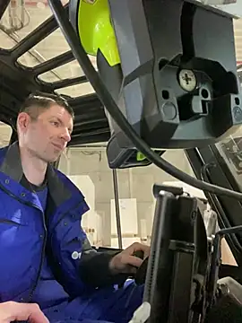 Snapshot of Ricoleckt chatting on 02-19-25, 01:50 Ricoleckt online show from 02-19-25, 01:50