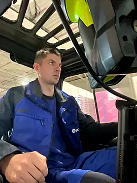 Snapshot of Ricoleckt chatting on 10-17-25, 05:48 Ricoleckt online show from 10-17-25, 05:48