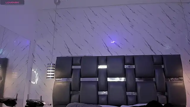 PittAndLunaa online show from 04-21-26, 12:33