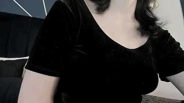 Adeelinee online show from 12-23-24, 07:41