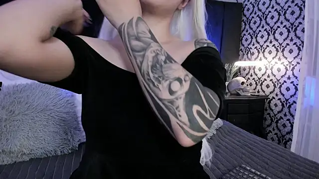 Snapshot of Adeelinee chatting on 11-07-25, 07:36 Adeelinee online show from 11-07-25, 07:36