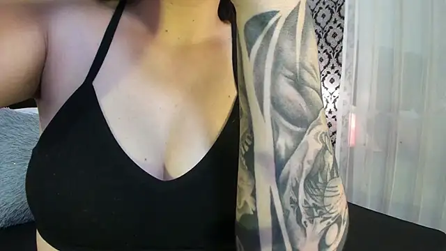 Snapshot of Adeelinee chatting on 11-12-25, 08:19 Adeelinee online show from 11-12-25, 08:19