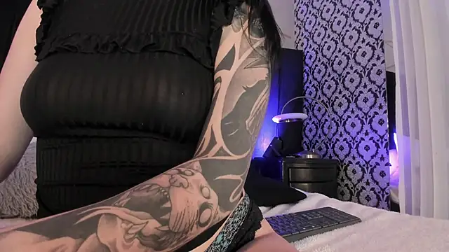 Snapshot of Adeelinee chatting on 11-26-25, 07:59 Adeelinee online show from 11-26-25, 07:59