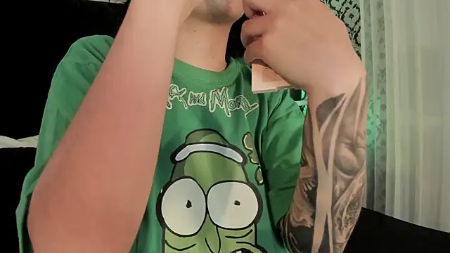 Snapshot of Adeelinee chatting on 11-29-25, 08:34 Adeelinee online show from 11-29-25, 08:34