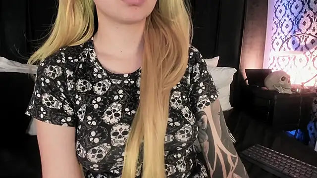 Adeelinee online show from 01-17-26, 07:50