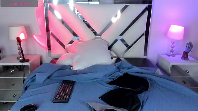 AnyyJones online show from 02-21-25, 01:11