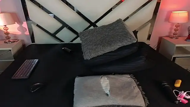 AnyyJones online show from 03-02-25, 03:13