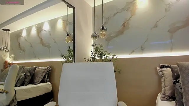 LeaThompson online show from 02-24-25, 04:49