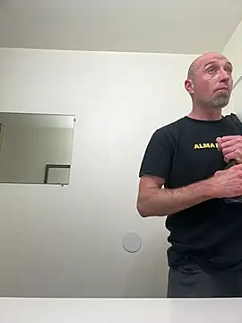 El Gizmo online show from 01-13-25, 05:33