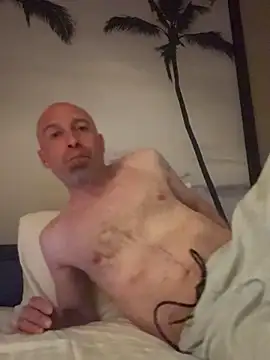 El Gizmo online show from 01-23-25, 03:22