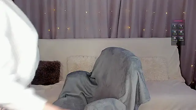 LisaMooore online show from 01-11-25, 04:16