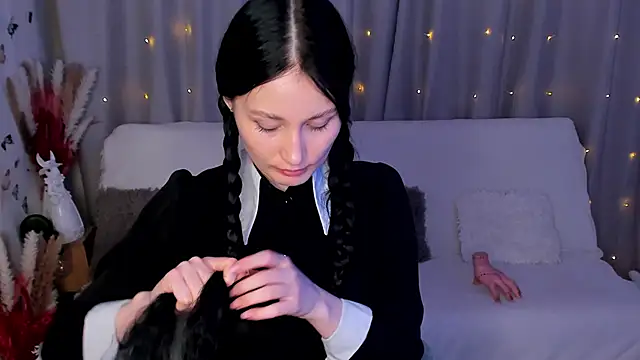 LisaMooore online show from 02-13-25, 10:43