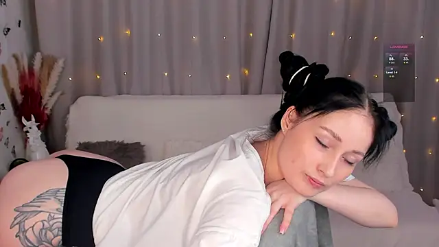 LisaMooore online show from 02-15-25, 03:28